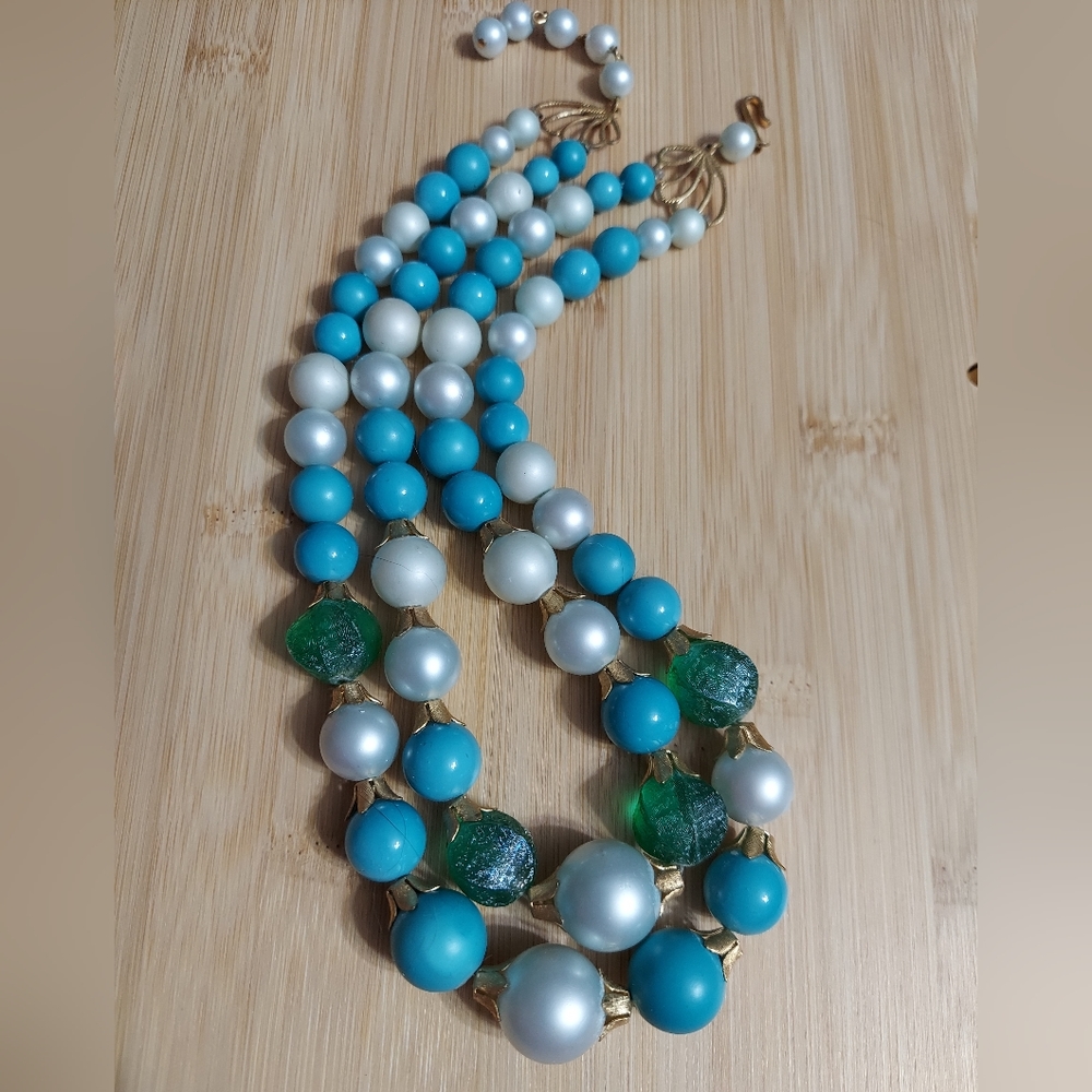 Antique Textured Gold/Multi-Strand Textured Beads Faux Pearl Necklace
